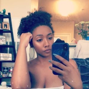 Meet your Posher, Alexis